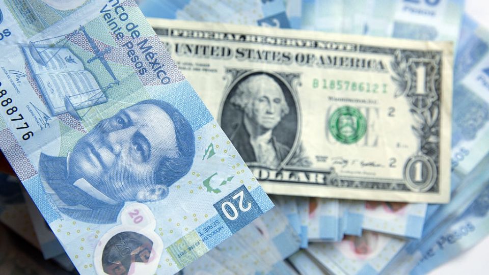 Pese a la pequeñas pérdidas, el peso mexicano continua su racha ganadora frente al dólar, cada vez más debilitado