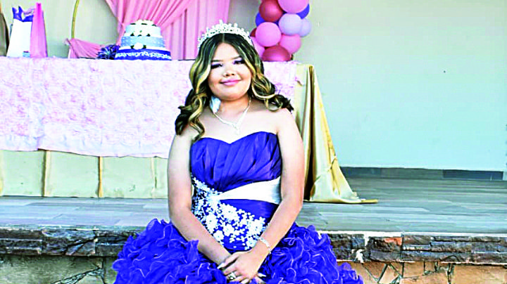Cumplen sueño de Marely: joven goza con su fiesta de XV años