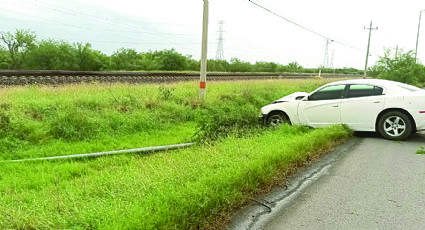 Conductor toma Carretera Anáhuac como pista de carreras, se estrella y huye