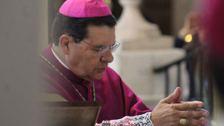 Atacan con cuchillos al arzobispo tras terminar misa