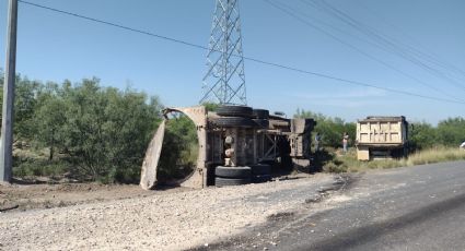 Volcadura en Carretera Anáhuac; chofer la libra sin un rasguño