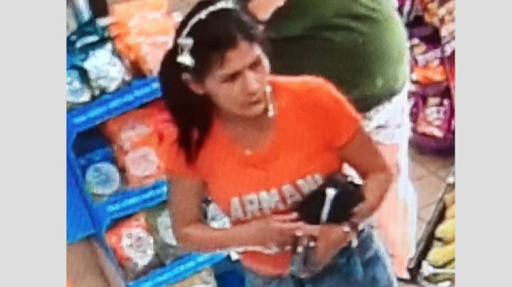 Buscan a mujer que hizo cargos a tarjeta de banco robada