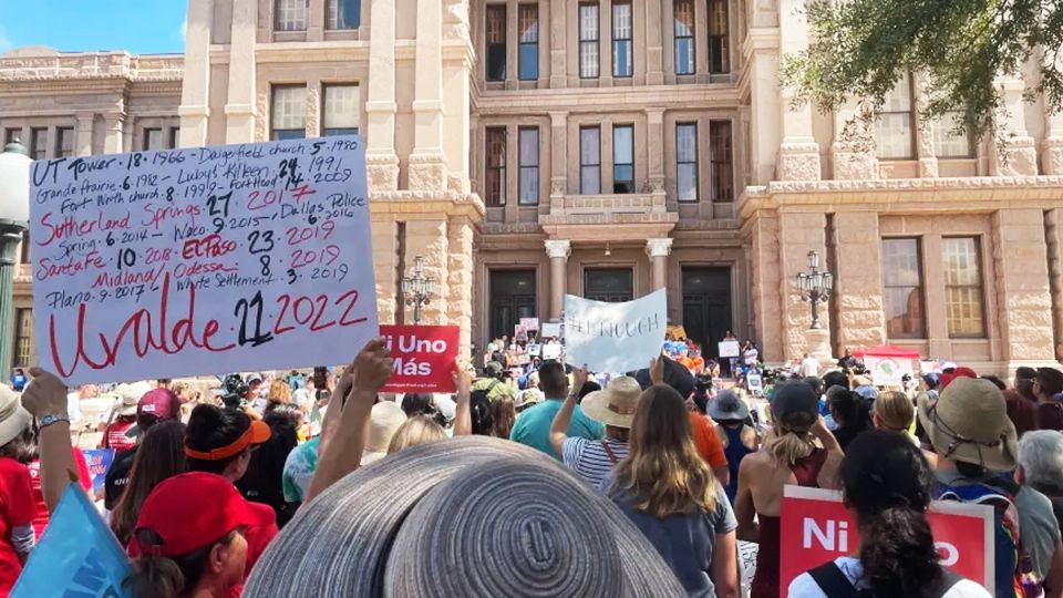 Ciudadanos de Uvalde en Austin