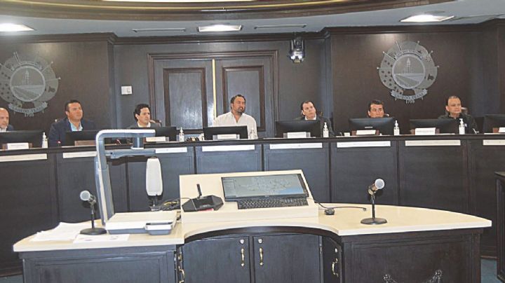 Cambia mesa directiva Port of Entry