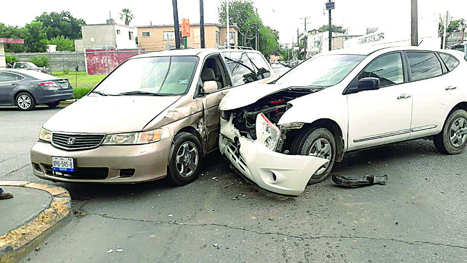 Percance deja severos daños en el cruce de Ocampo y Arteaga, sector Centro.