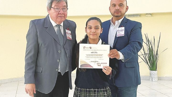 Triunfa Lya Valeria en etapa escolar; compite en oratoria y busca pase a estatal