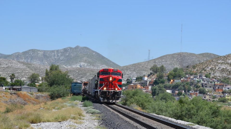 El hombre cayó del tren al perder el equilibrio.