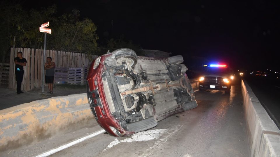 Una volcadura se registró en Carretera Aeropuerto.