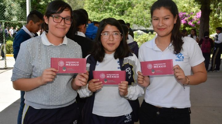 ¿Cuándo entregan la beca Benito Juárez y cuál es la cantidad?