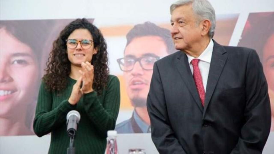 El presidente mexicano destacó el relevo generacional para haber elegido a la licenciada en Derecho