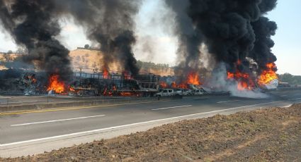 Tráiler sin frenos provoca carambola e incendio de 16 vehículos; hay 5 muertos | VIDEO