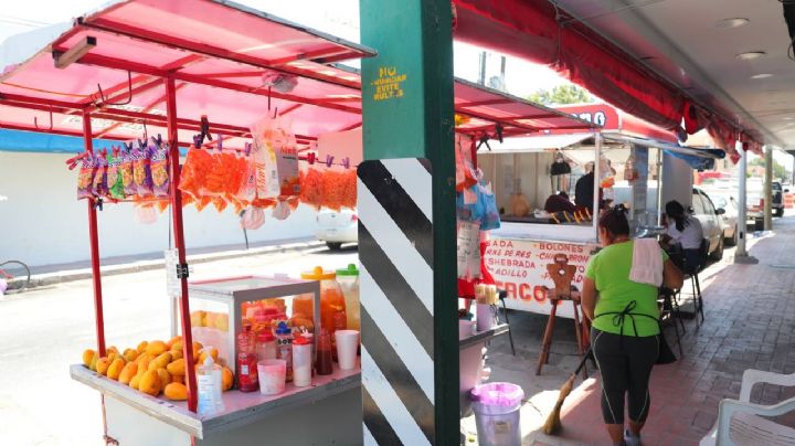 Vigilan que comerciantes no obstruyan calles y banquetas