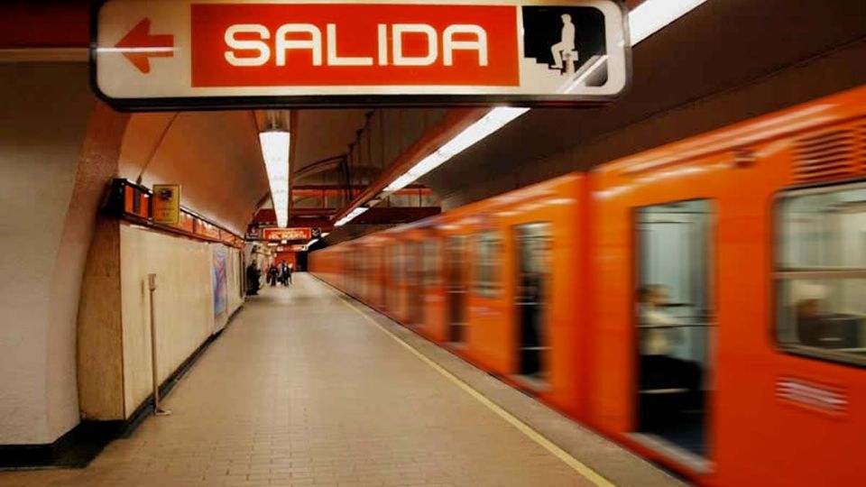 Joven de 15 años se arroja a vías del Metro de la Ciudad de México