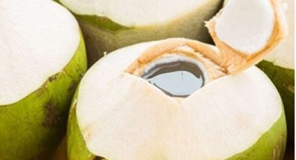 Conoce todos los beneficios de tomar agua de coco; te sorprenderás