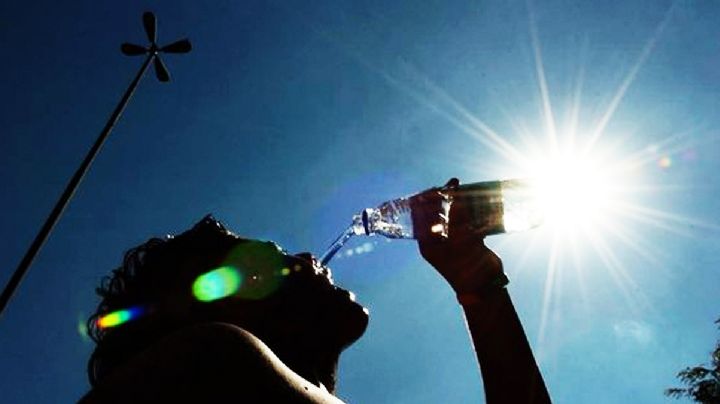 Evita estas bebidas si estás expuesto al sol, podrían causarte un golpe de calor