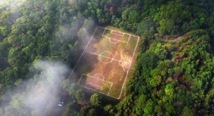 Juegan futbol en el cráter de un volcán apagado en la CDMX