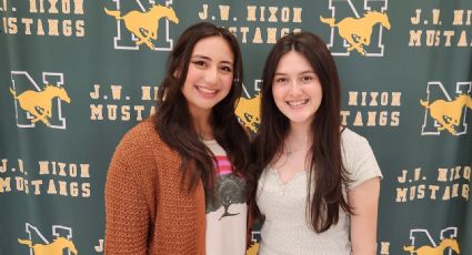 Dos alumnas de Nixon High School toman clases de verano en la Universidad de Nueva York