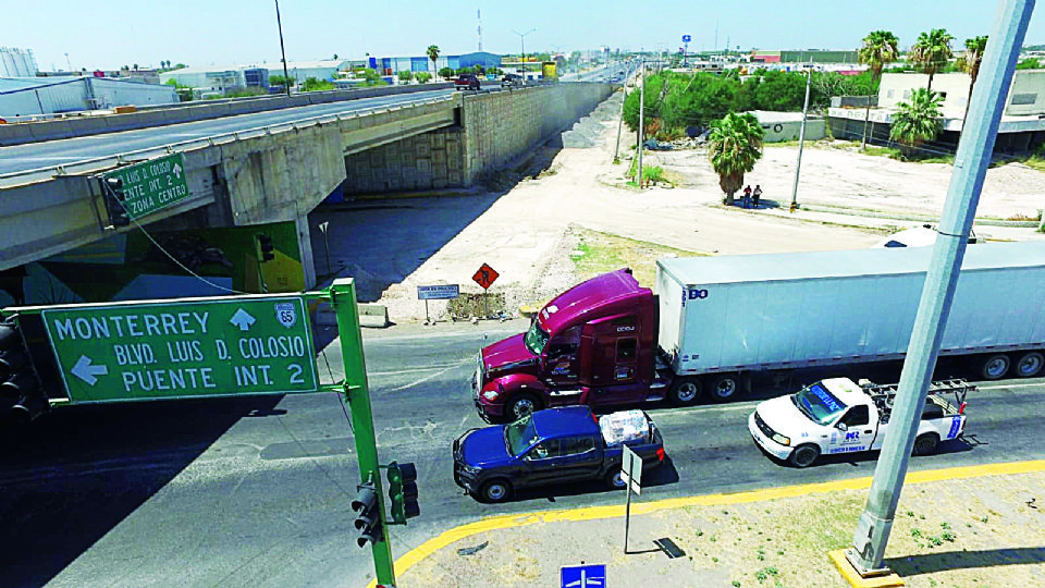 La obra se realiza en la lateral de la Carretera Nacional, a un costado del “Puente de la Corona”.