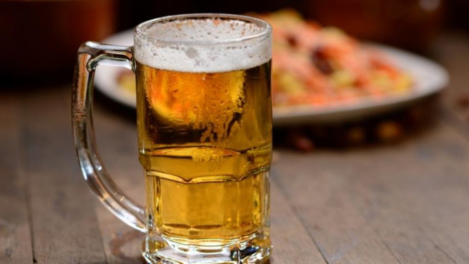 Hay mitos y realidades en torno al consumo de cerveza, lo cierto es que no hay que excederse.