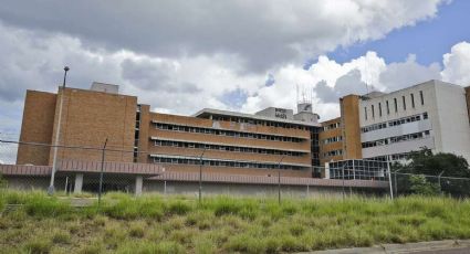 Pareja cae del tercer piso de hospital abandonado La Merced en Laredo, Texas