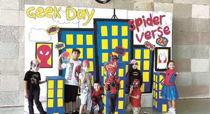 Disfrutan niños festival del día Geek en Estación Palabra