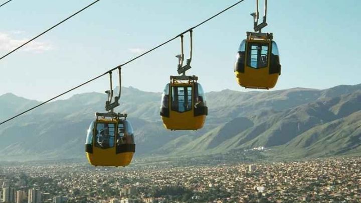 Cae teleférico durante trabajos de construcción; hay un muerto y un herido