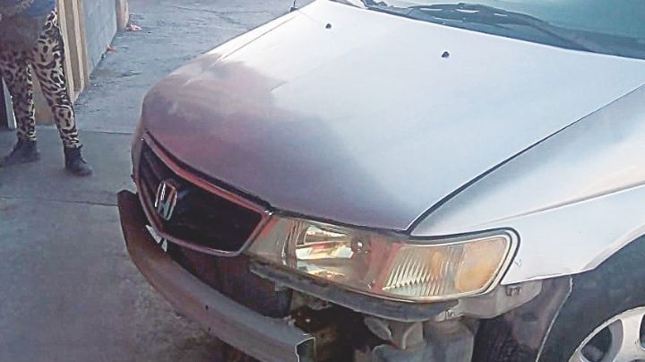 Joven se estampa contra pizzería por colonia Lomas del Río