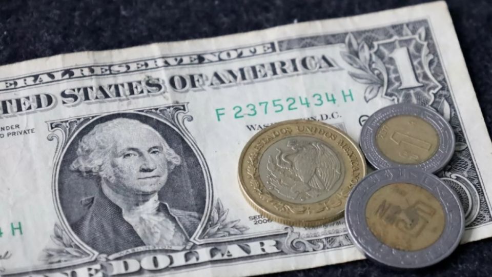 Esta mañana nuevamente el peso se mantiene rozando el rango de las 17 unidades, pese a las pérdidas que ha mostrado el dólar