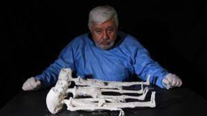 Jaime Maussan, víctima de memes, tras encontrarse restos 'no humanos' en un ovni | FOTOS