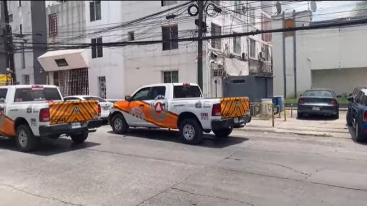 Evacúan a 50 vecinos de edificio en llamas en la colonia Tecnológico de Monterrey