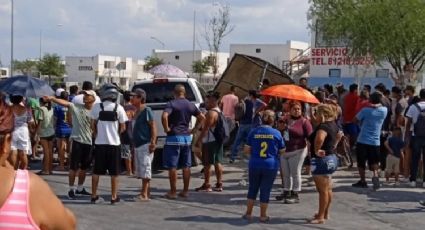 Ebrio choca su camioneta en parada de camión; atropella a mujer y le amputa una pierna