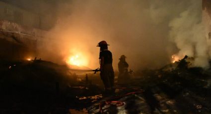 Arde antigua tarimera en la colonia Buenavista