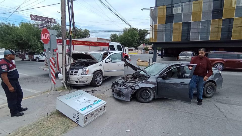 Ebrio causó accidente en centrico crucero.