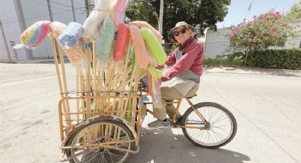 ‘El Güero Escobas’, ícono de las calles de Nuevo Laredo