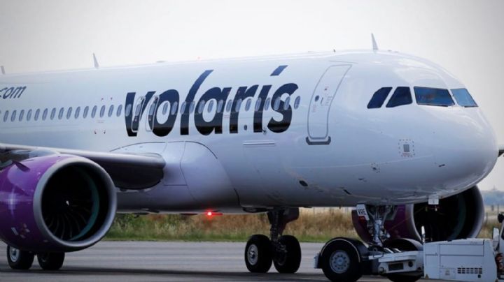 Pasajeros de Volaris son encerrados casi una hora en avión sin aire acondicionado | VIDEO