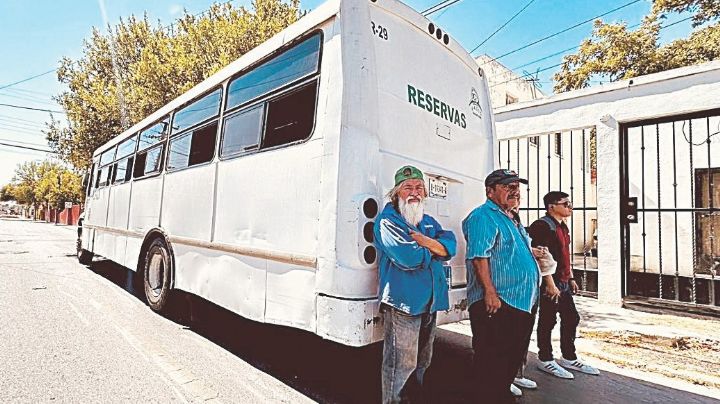Camiones, malos, viejos ¡y se quedan!; dejan varados a trabajadores