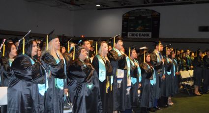 En primera graduación de verano en el Colegio de Laredo, egresan más de 220 jóvenes