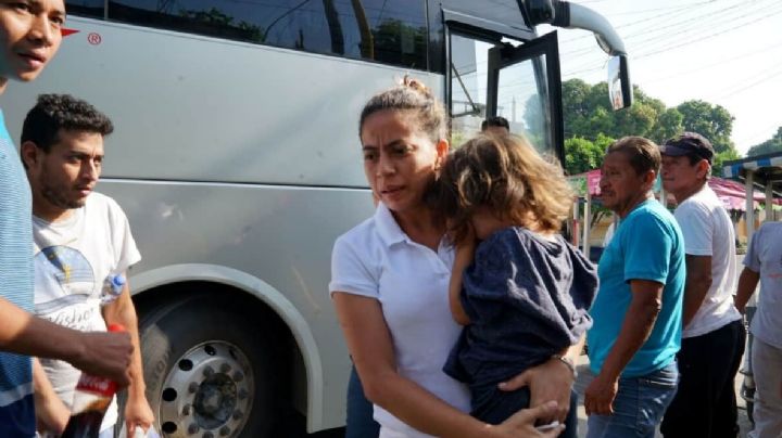 Muere niño de 3 años en autobús lleno de migrantes que Texas mandó a Chicago