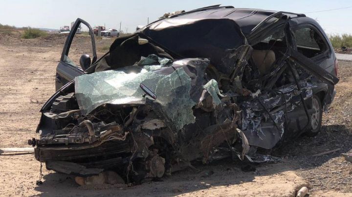 Dormita al volante y choca de frente con camión; muere instantáneamente