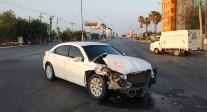 Chocan y se echan la culpa; conductoras protagonizan accidente en avenida Reforma