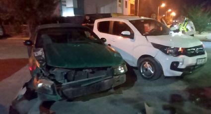 Le chocan Mustang y acaba multado por manejar borracho, en la colonia Los Cántaros