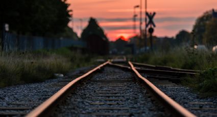 Tren parte a hombre en dos en Tamaulipas; se quedó dormido en las vías