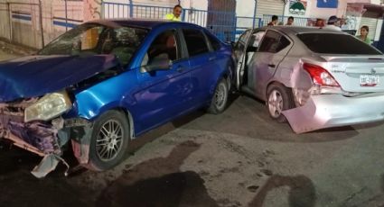 Registran fuerte accidente vial en Aquiles Serdán y Madero; conductor se pasó el alto