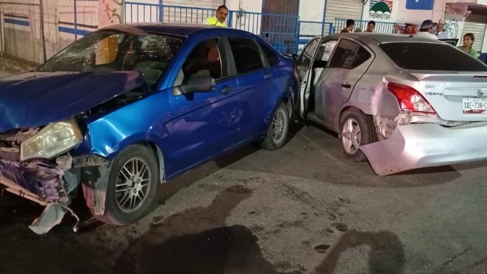 La imprudencia al volante causó este accidente que quedó en daños materiales y un lesionado en el sitio