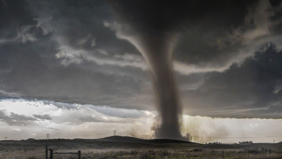 La alerta de tornado se produjo cerca del medio día.