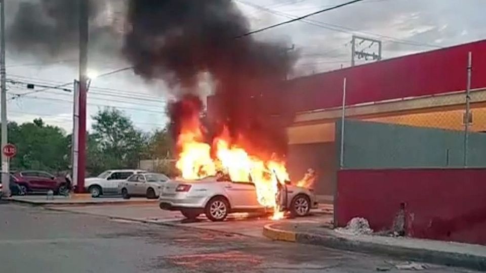 Las llamas incineraron por completo el vehículo