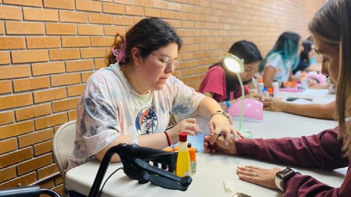 Organiza Inmujer taller gratuito de decoración de uñas | FOTOS