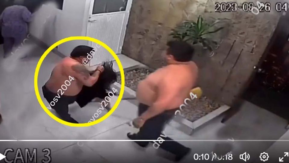 Hombre golpea y arrastra a mujer del cabello por pasillo