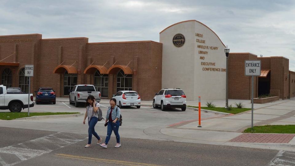 Blanca Treviño Castro, Especialista en Seguridad Vial de TxDOT, pidió a los automovilistas y camioneros que este miércoles de regreso a clases y siempre, tengan cuidado al decir por Laredo y el área