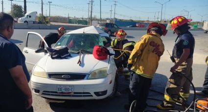 Conductora queda prensada al entrar a Colinas del Sur; la rescatan con 'quijadas de la vida'